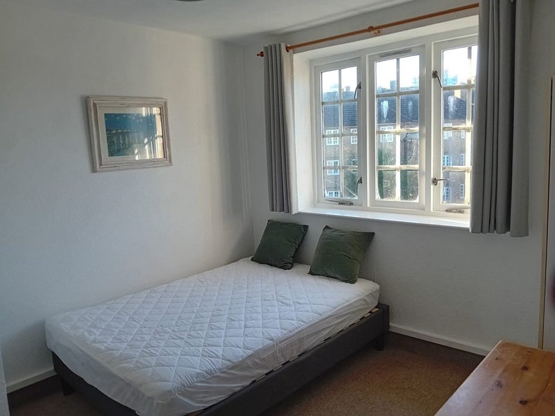 '1 double bedroom in social Wandsworth flat' Room to Rent from SpareRoom