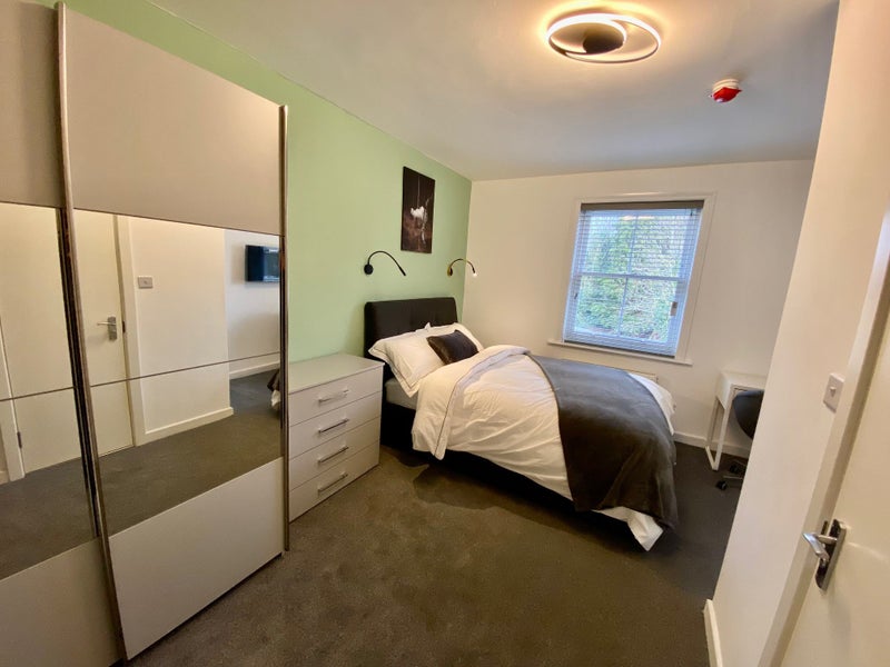 'Exclusive New Ensuite Rooms Central Reading' Room to Rent from SpareRoom