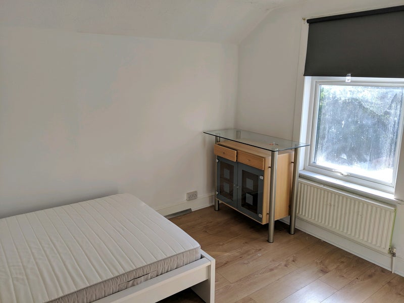 'Spacious Double Bedroom Available in Sittingbourne' Room to Rent from