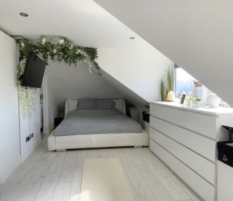 Photo 5: Room 3
