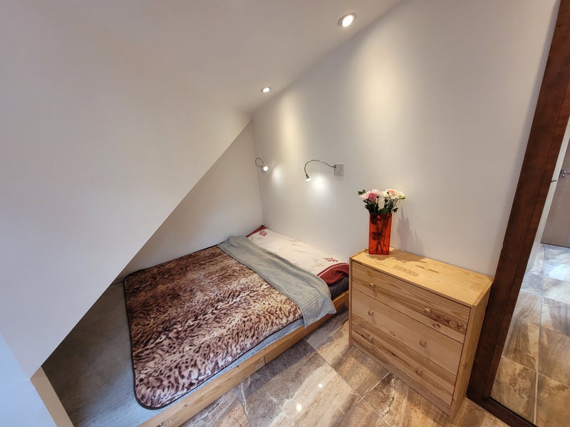 Photo 1: Bedroom