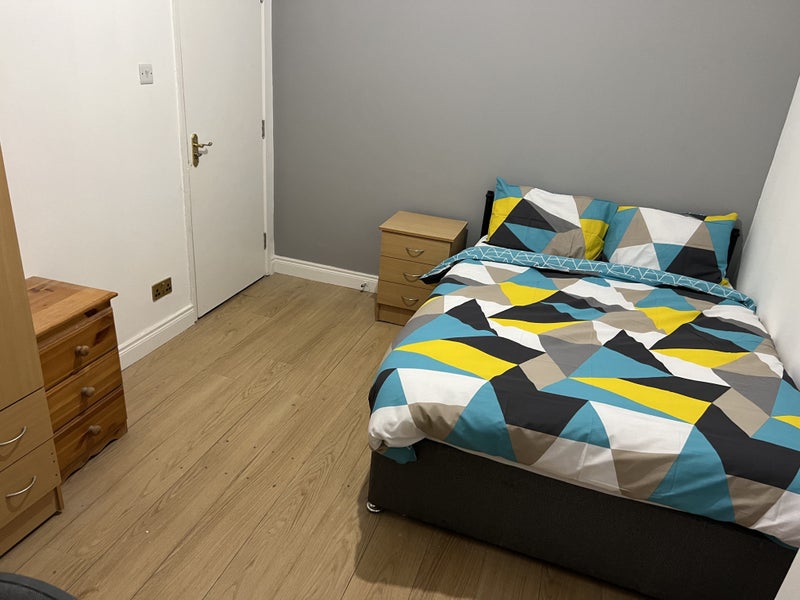 Photo 1: Room 1