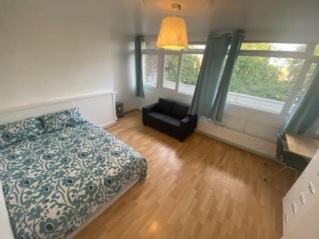 Photo 1: ROOM AVAILABLE NOW !! // 1,000pcm (for single use) OR 1,100pcm (for a couple)