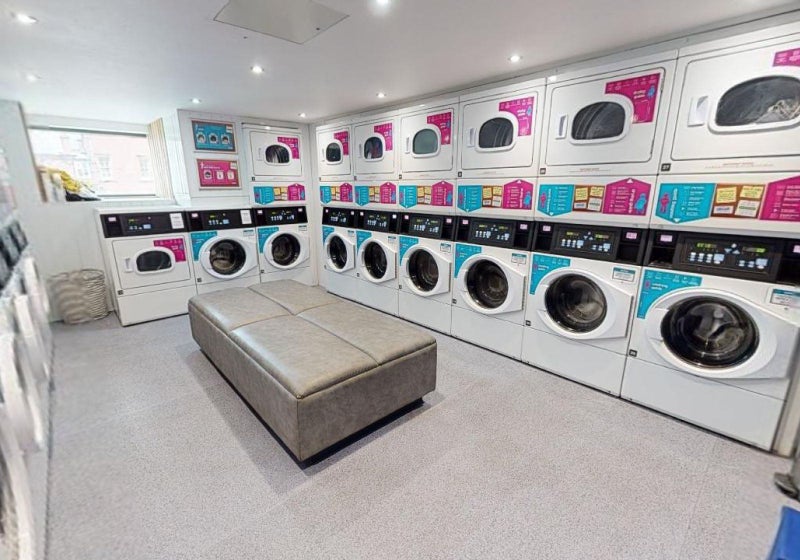 'BIG room, Wilmslow Park, IQ student Room to Rent from SpareRoom