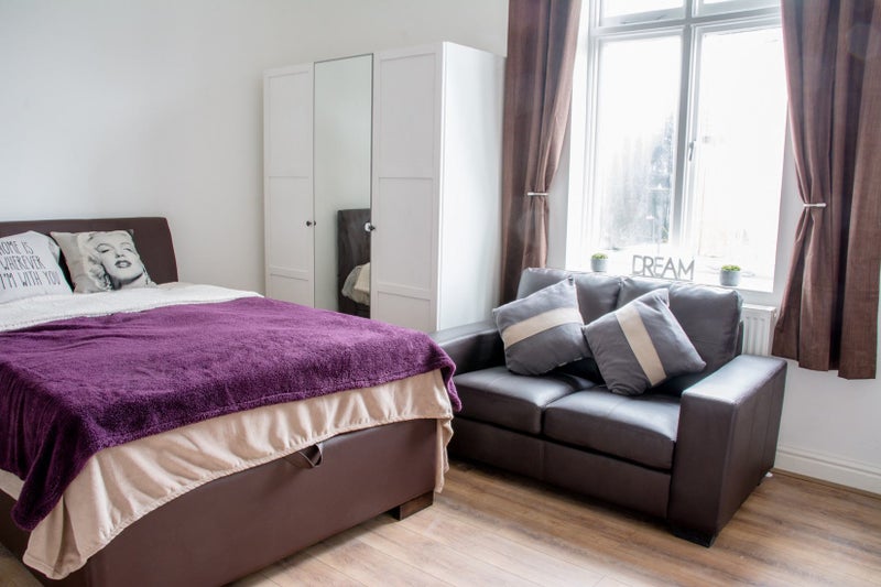 'Moseley Studio Flat, all bills included' Room to Rent from SpareRoom