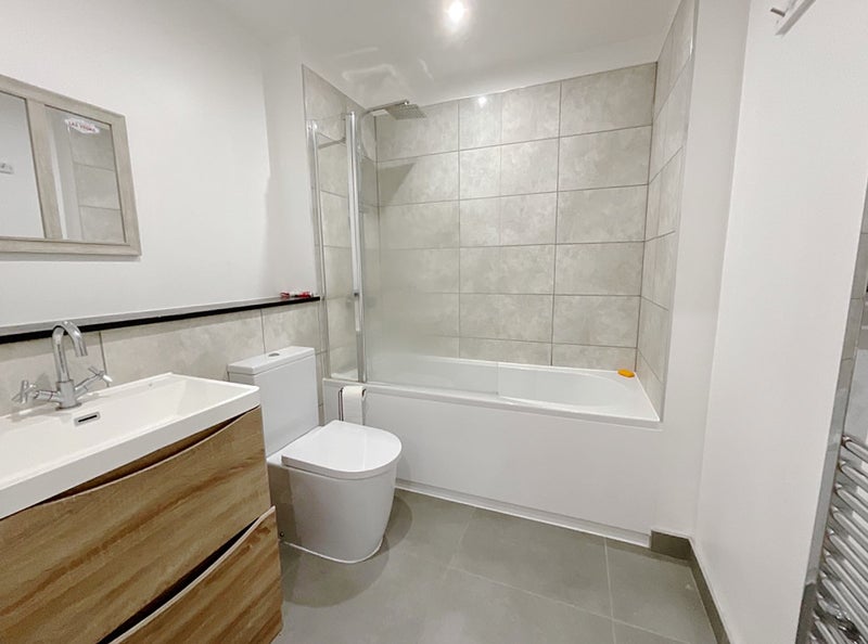 'Stunning 1 Bed Apartment In Birmingham City Centre' Room to Rent from