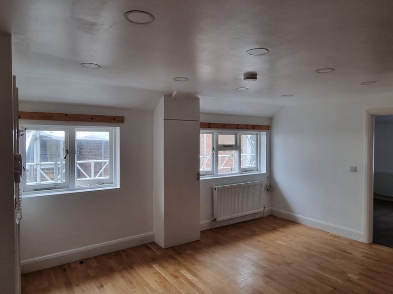 '2 bedroom flat in aylesbury town' Room to Rent from SpareRoom