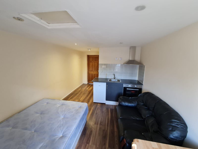 'DSS SelfContained Studio Flat Upminster Thurrock' Room to Rent from