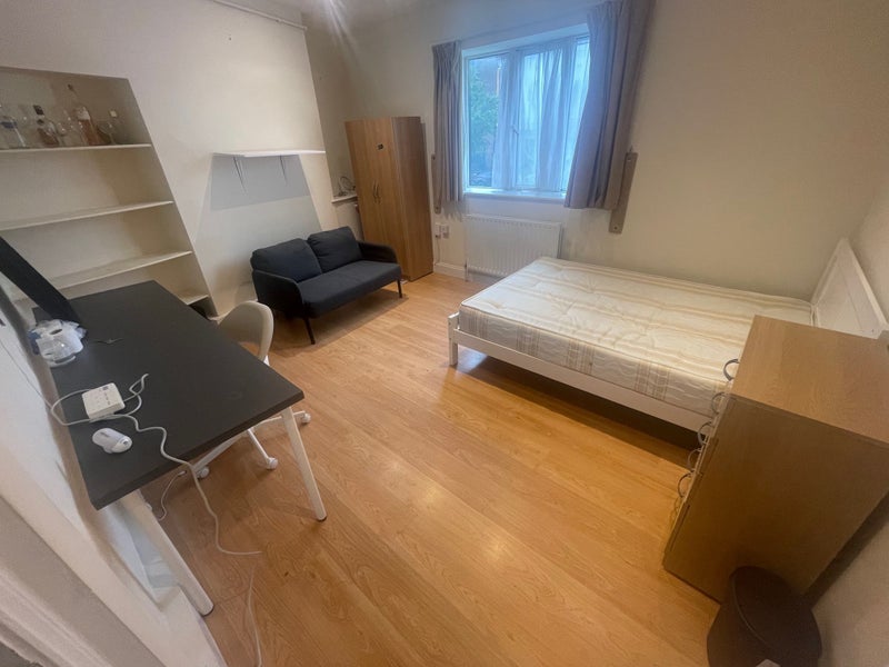 Photo 1: £185pw with all bills included