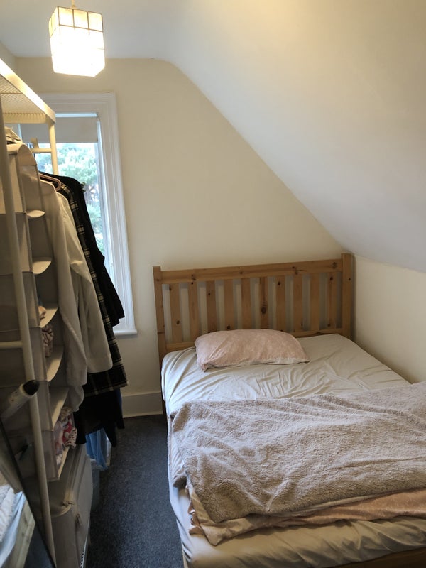 'Single Room near Ealing Broadway Station' Room to Rent from SpareRoom