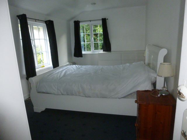 Photo 1: Bedroom