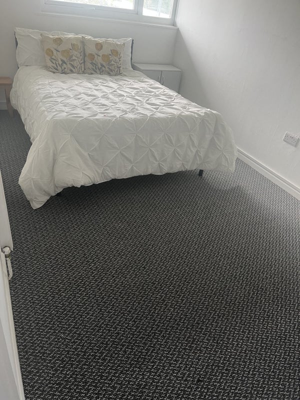 Photo 1: Bedroom