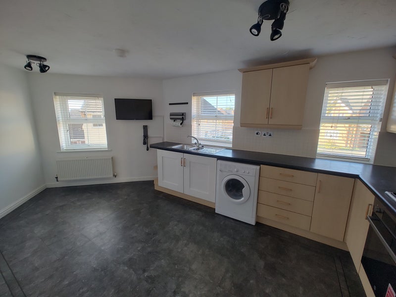 Photo 1: Kitchen/Diner