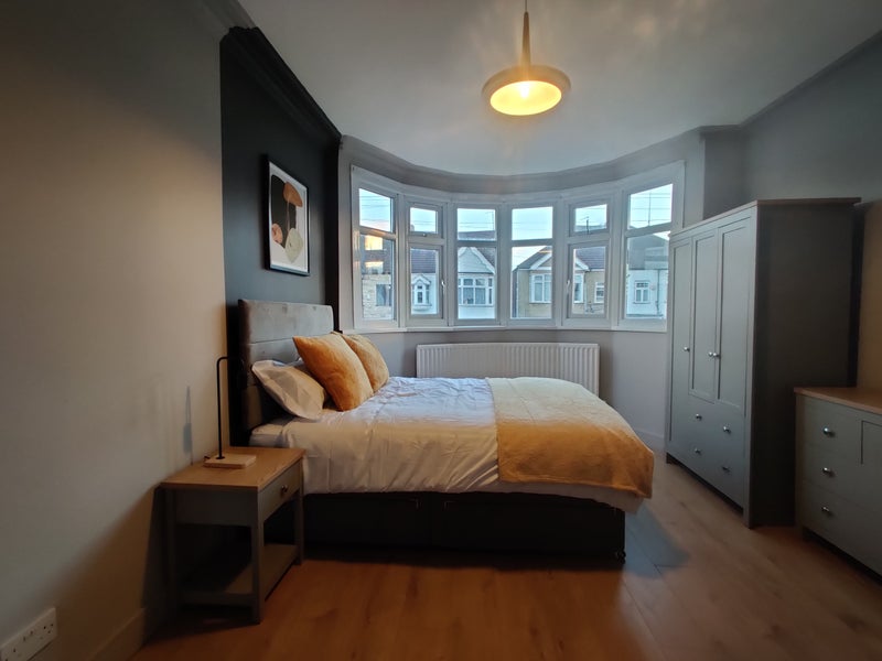 'Fully Furnished Large Single Room, Wembley' Room to Rent from SpareRoom