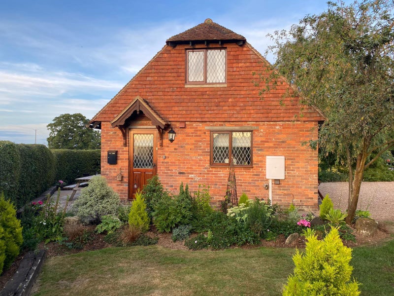 'Cosy Country Cottage on the outskirts of Biddenden' Room to Rent from