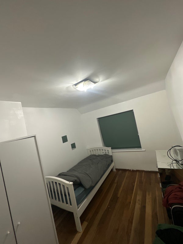 'Single Room 3 min Dagenham Heathway' Room to Rent from SpareRoom