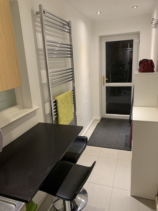 Photo 1: Entrance  hall