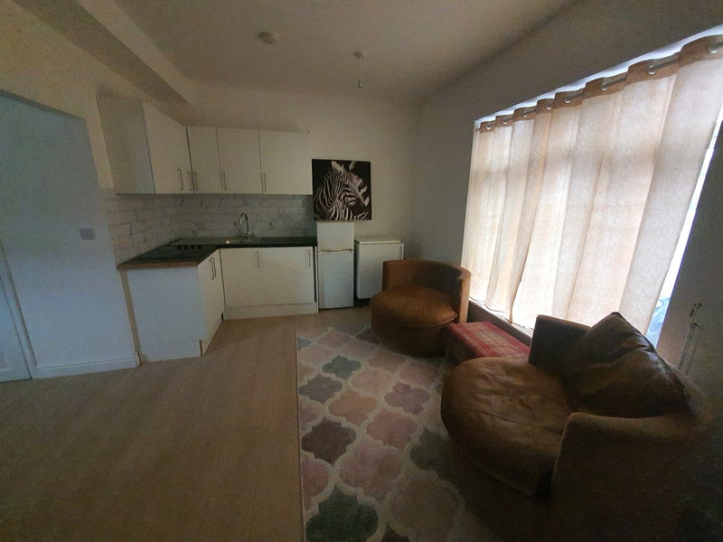 Photo 1: Open plan kitchen & living