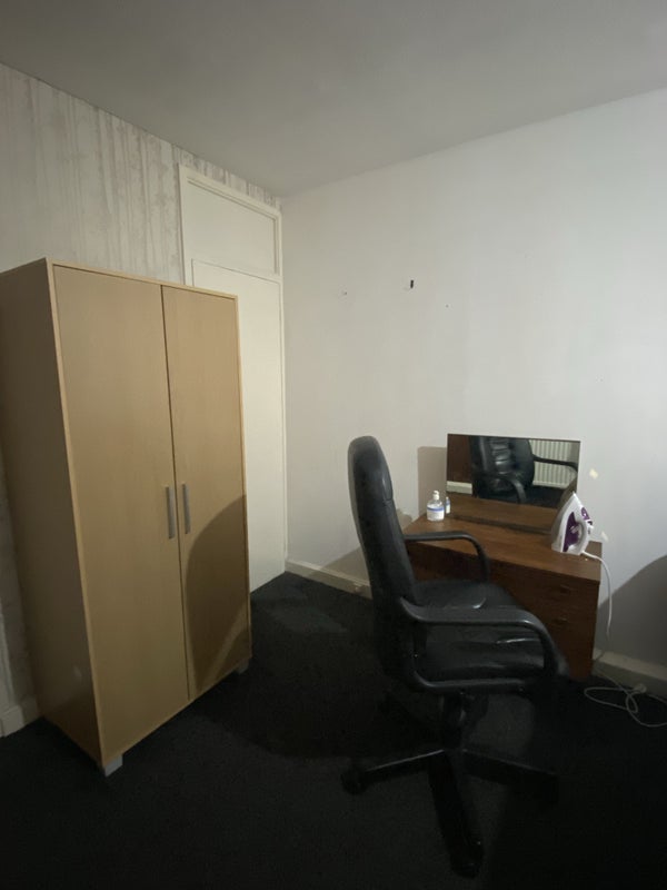 Photo 1: Room (Yours)