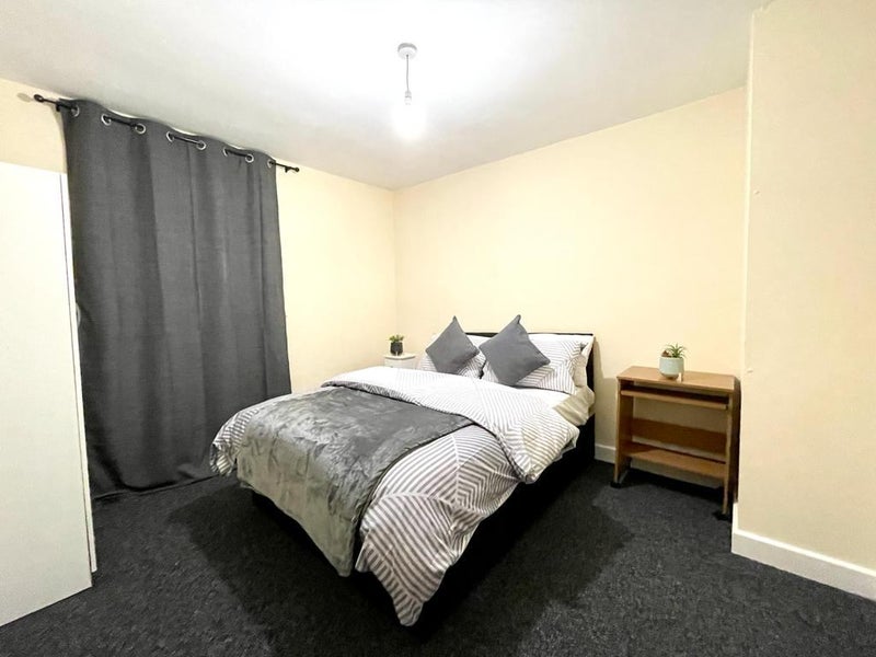 'Double Room Available In Houseshare In Hornchurch' Room to Rent from