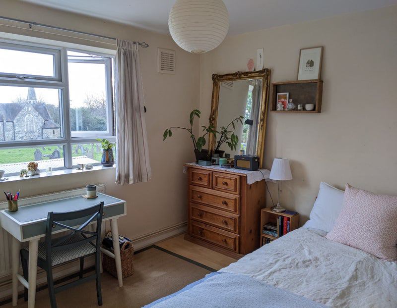 'Lovely room in two bed Wimbledon flat' Room to Rent from SpareRoom