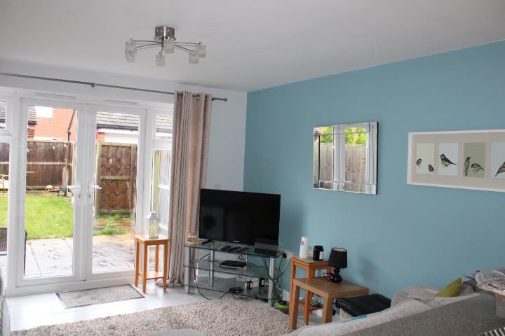 Photo 1: Lounge area