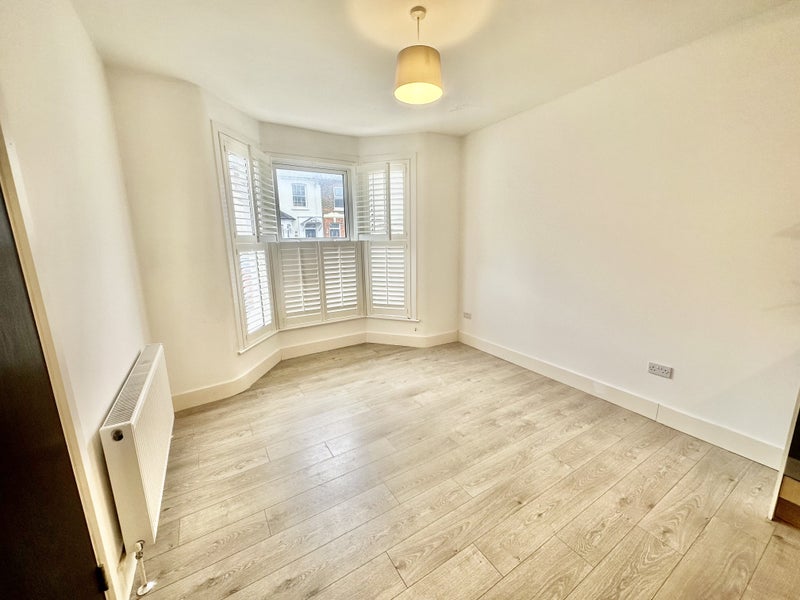 'A spacouis studio flat located in catford' Room to Rent from SpareRoom