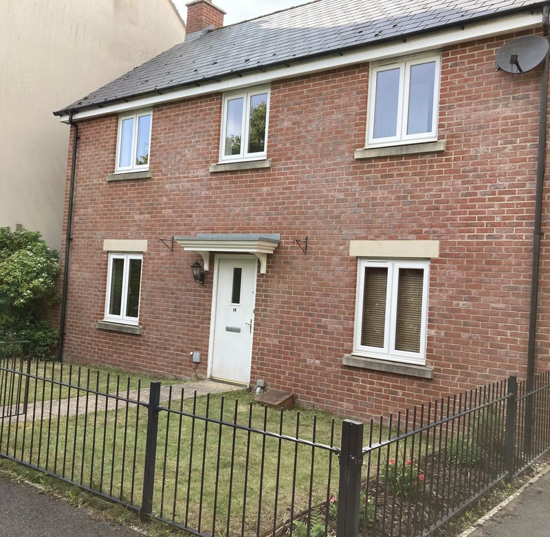 Photo 1: Front of House 