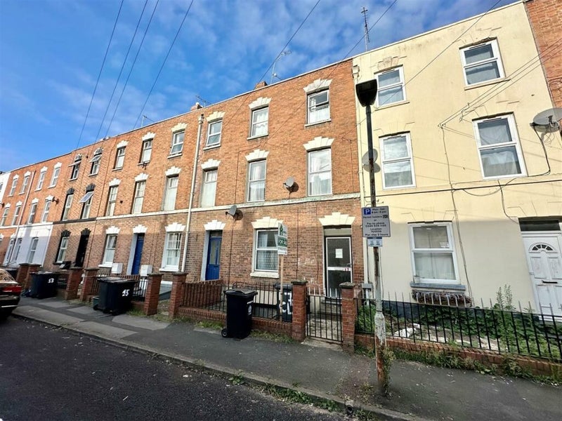 'Single room to rent central Gloucester ' Room to Rent from SpareRoom