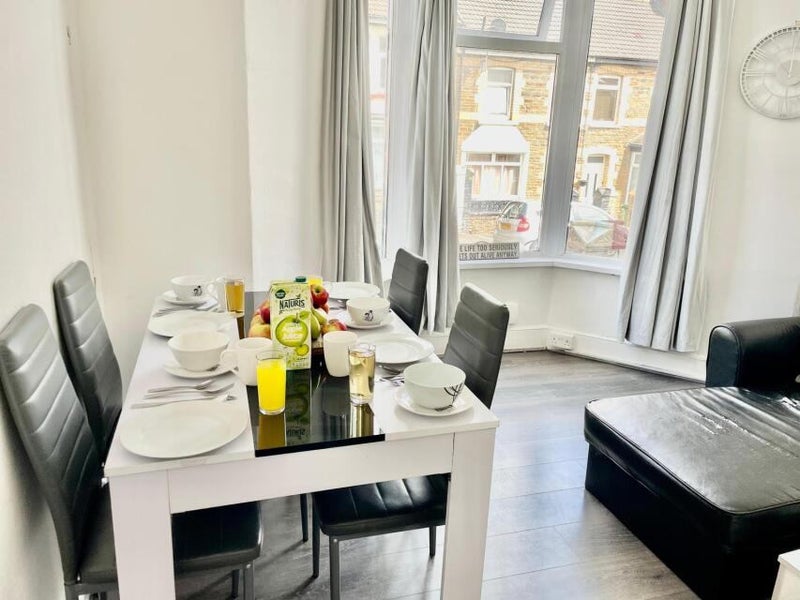 'Double Rooms In King Street Treforest' Room to Rent from SpareRoom