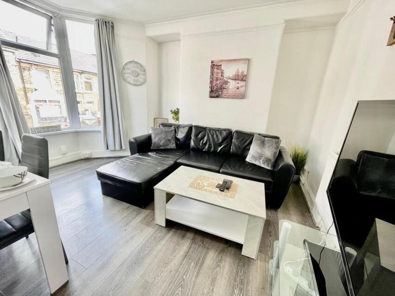 'Double Rooms In King Street Treforest' Room to Rent from SpareRoom