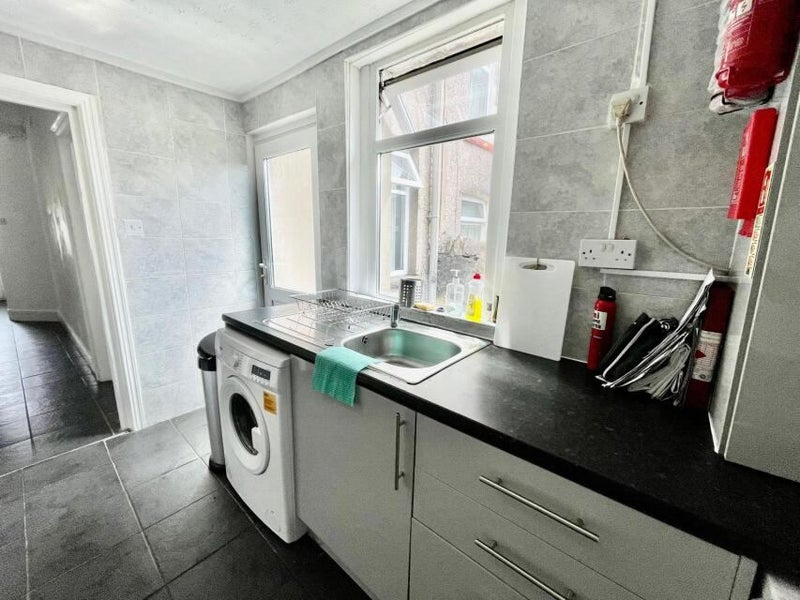 'Double Rooms In King Street Treforest' Room to Rent from SpareRoom