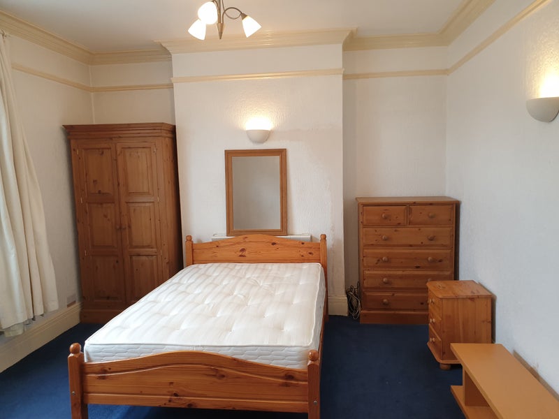Photo 1: Bedroom
