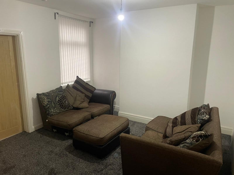 Photo 3: Living Room 