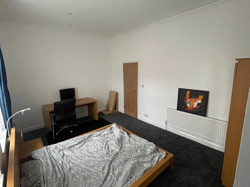 Photo 5: ROOM 3