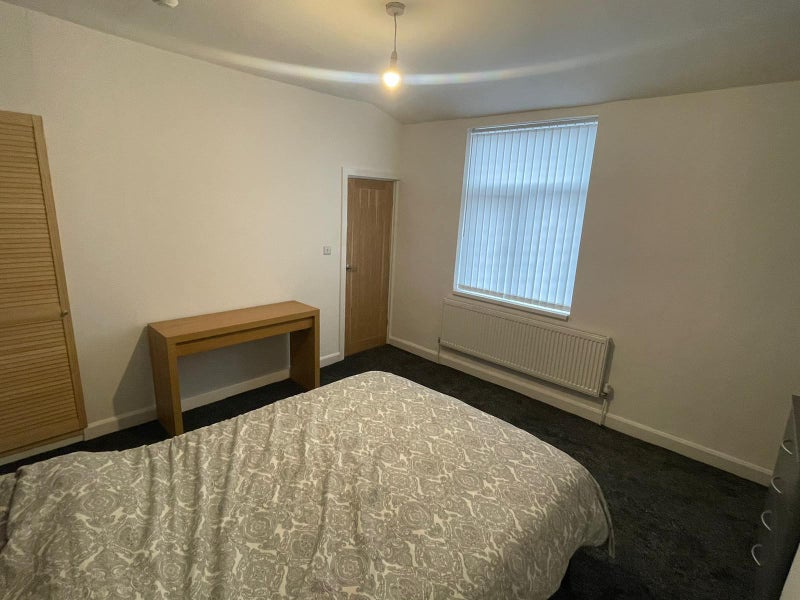 Photo 6: ROOM 4 ON TOP FLOOR