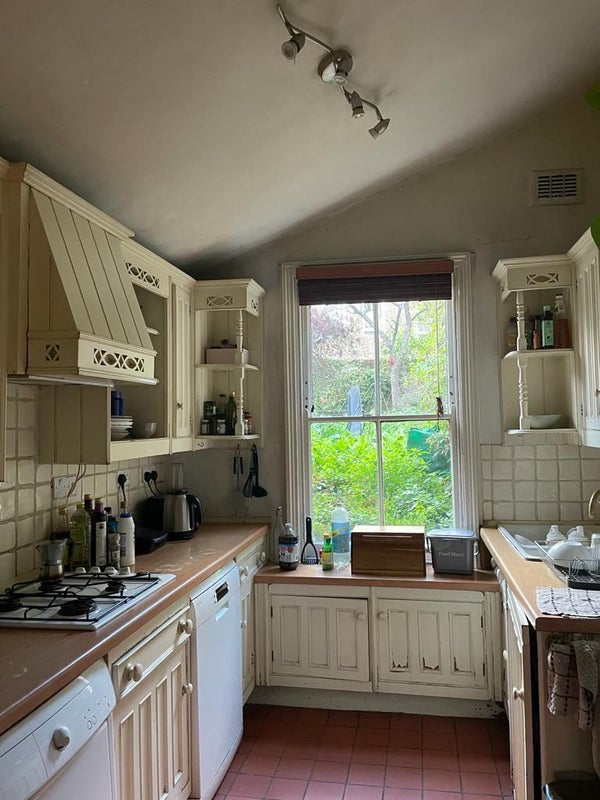 'Stepney Green large double in big house ' Room to Rent from SpareRoom