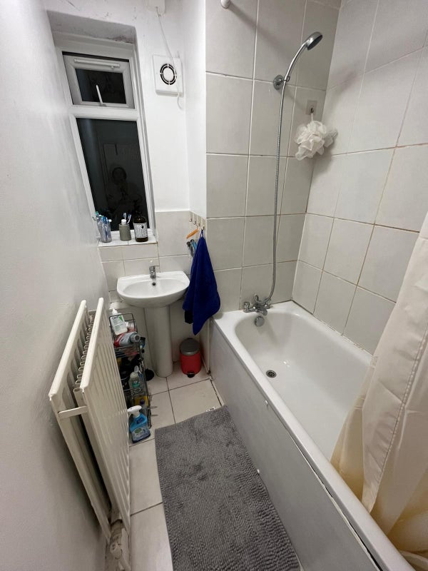 'Cosy flat in Streatham Hill' Room to Rent from SpareRoom
