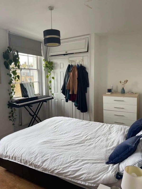 Photo 1: Big double room with lots of light