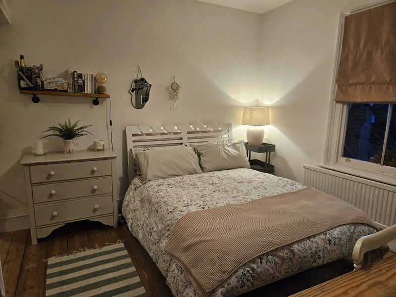 'Double Bedroom Available In Weybridge ' Room to Rent from SpareRoom