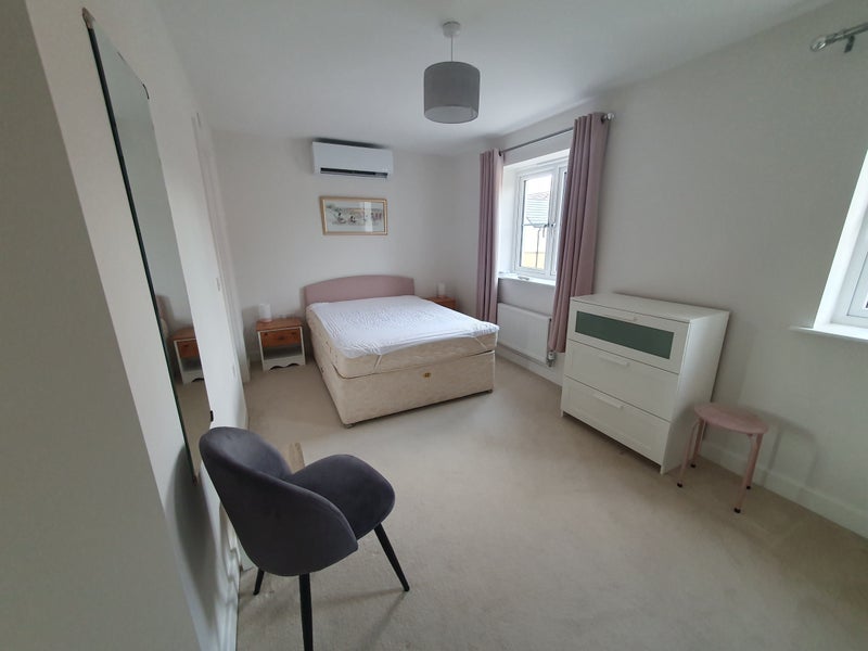 Photo 1: Double Bedroom