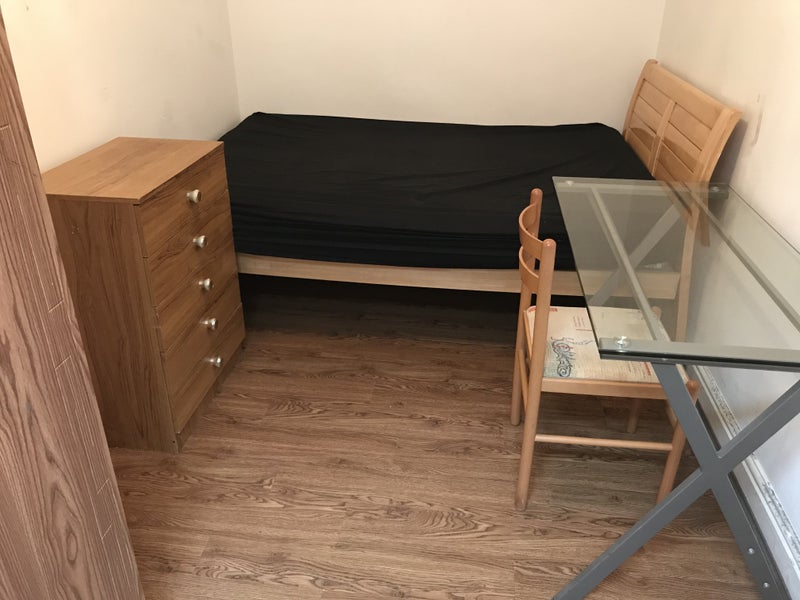 'Room near Manchester Uni Oxford Rd Piccadilly ' Room to Rent from