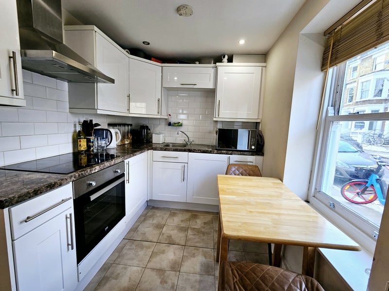 “Fantastic Studio Flat in Hammersmith Zone 2” from SPARE ROOM.co.uk