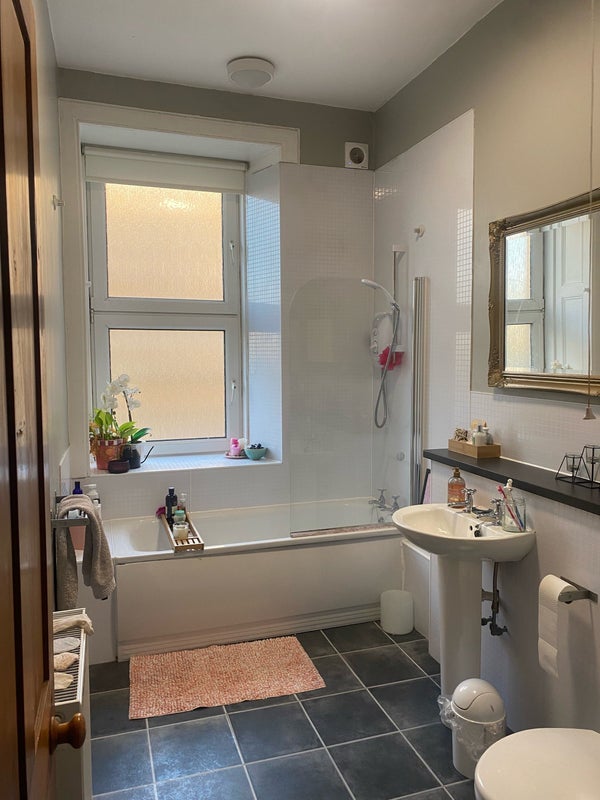 'Haymarket double room ' Room to Rent from SpareRoom