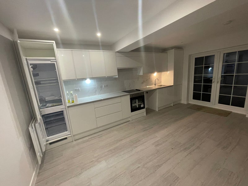 '7 Bedroom Shared Flat In New Addington CR0 0Eu' Room to Rent from