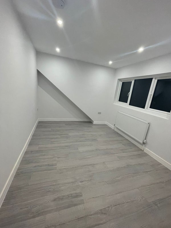 '7 Bedroom Shared Flat In New Addington CR0 0Eu' Room to Rent from