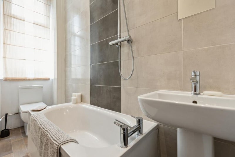 'Stunning OneBed Flat In Leafy Broomhill, Glasgow' Room to Rent from