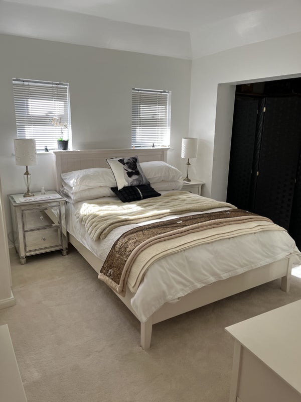 'Double Furnished bedroom in Frimley Green ' Room to Rent from SpareRoom