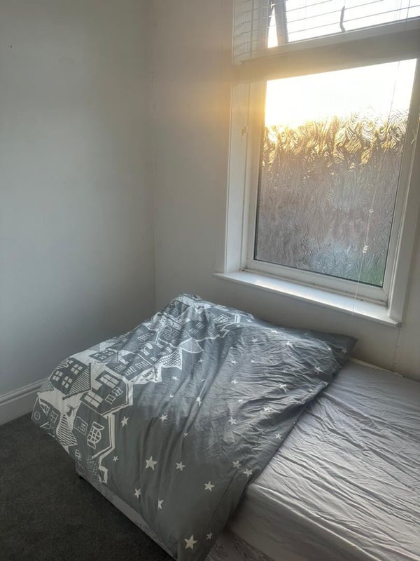 'Single room in graham road Salford, E550' Room to Rent from SpareRoom