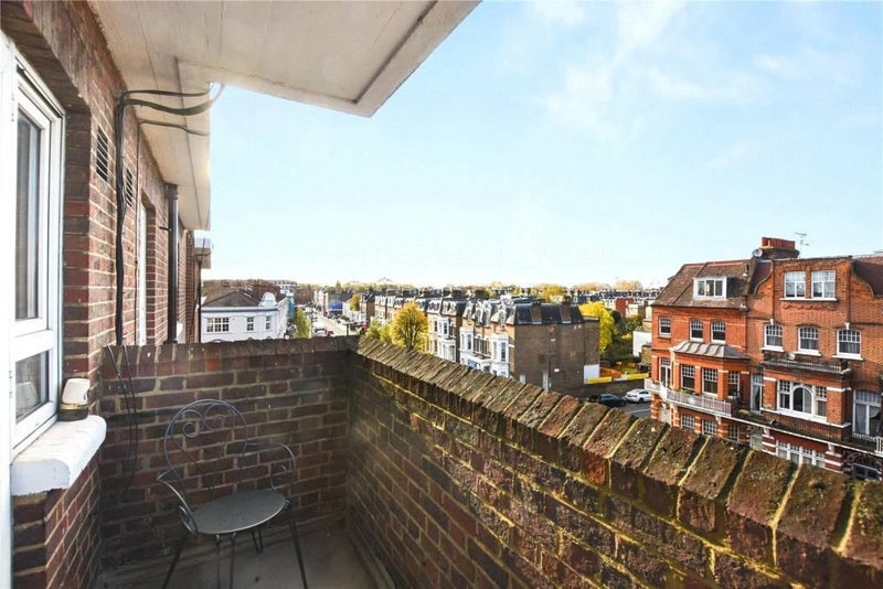 'Exceptional 3 bed apartment in Hammersmith ' Room to Rent from SpareRoom